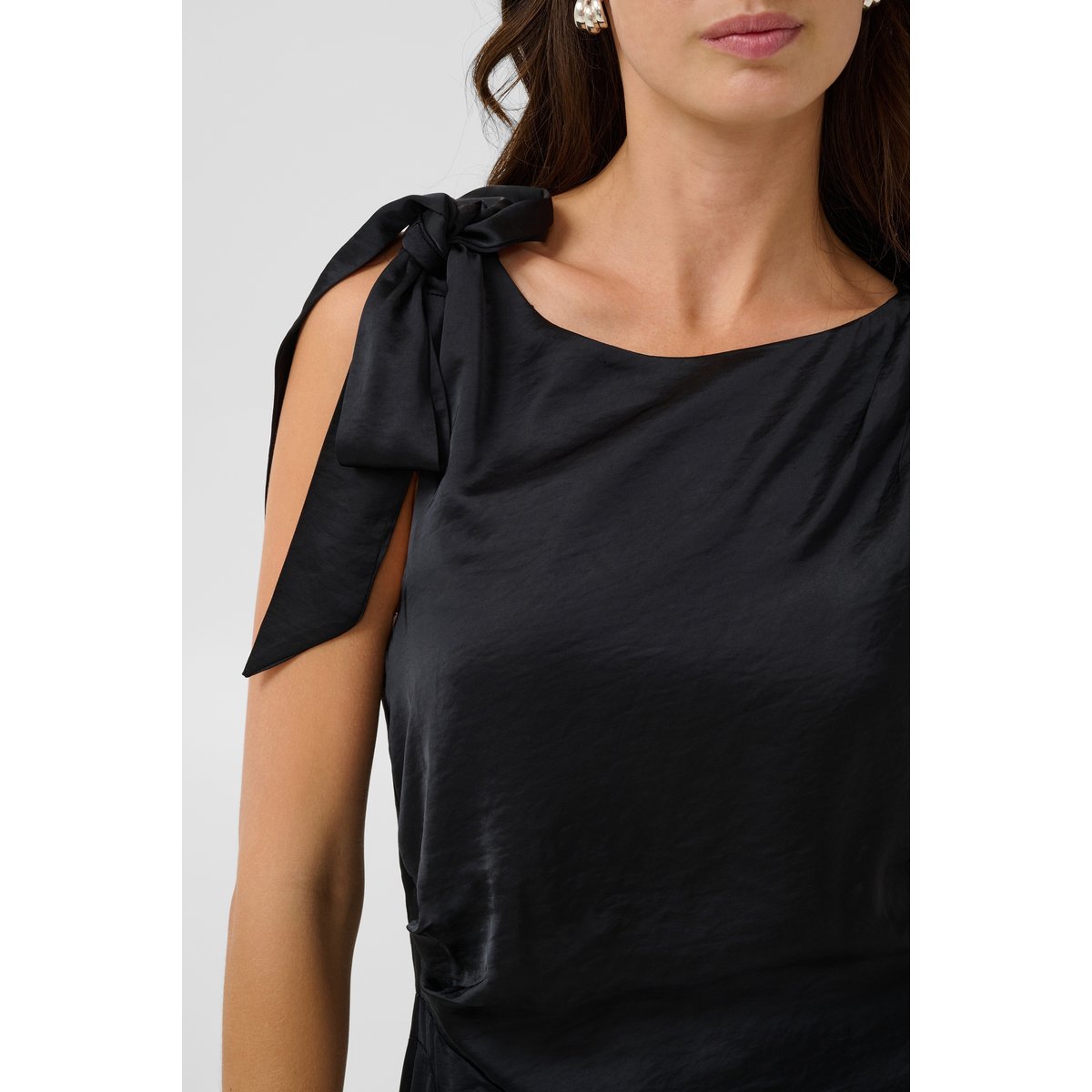 Robe de soirée noir, CULTURE