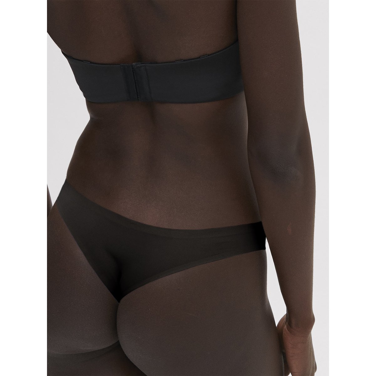 Tanga, ESSENTIEL noir, SIMONE PERELE