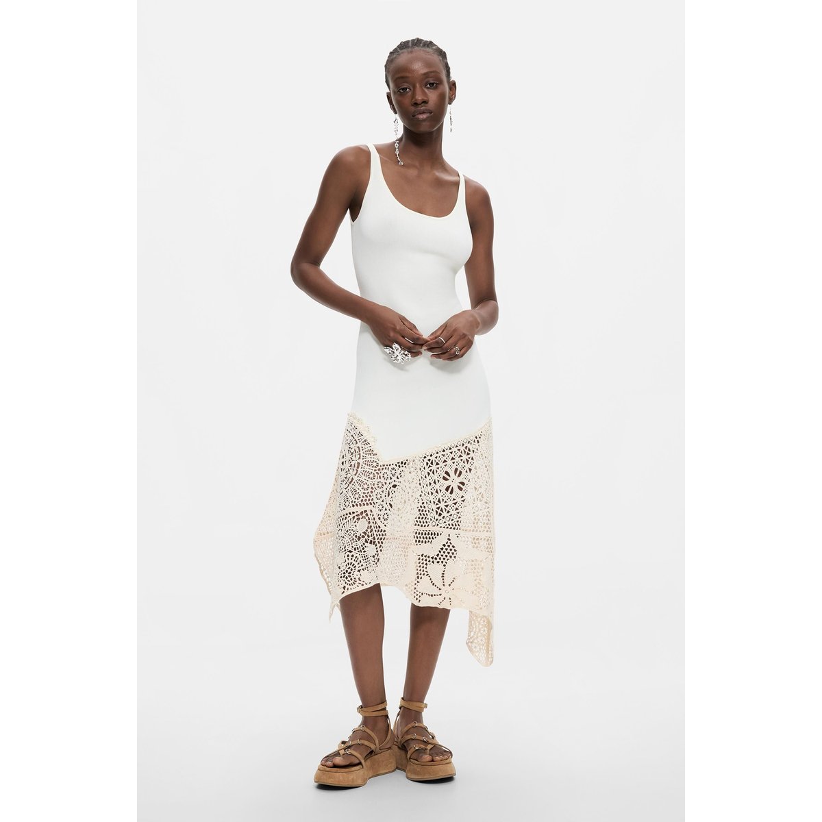 Robe asymétrique en crochet beige, DESIGUAL