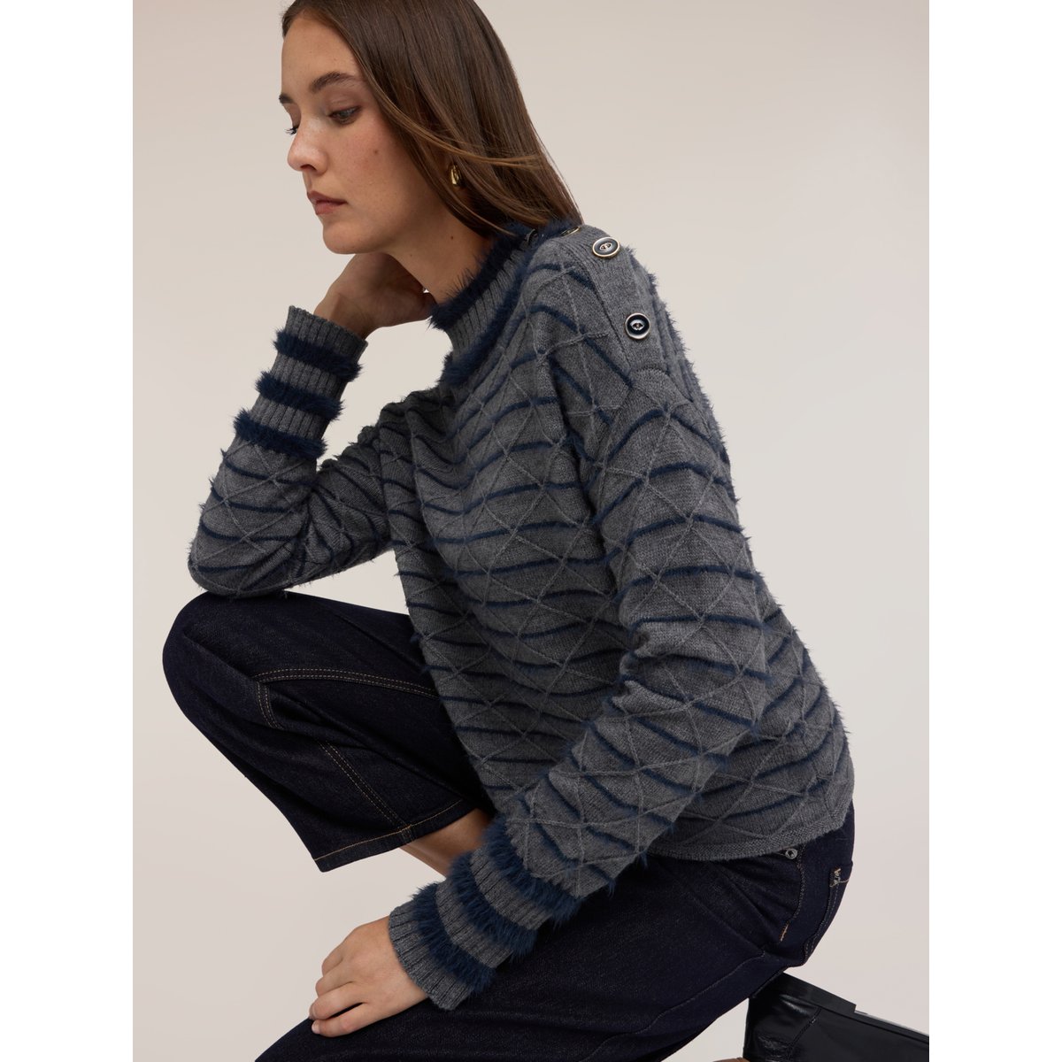 Pull jacquard à boutons gris, MOTIVI