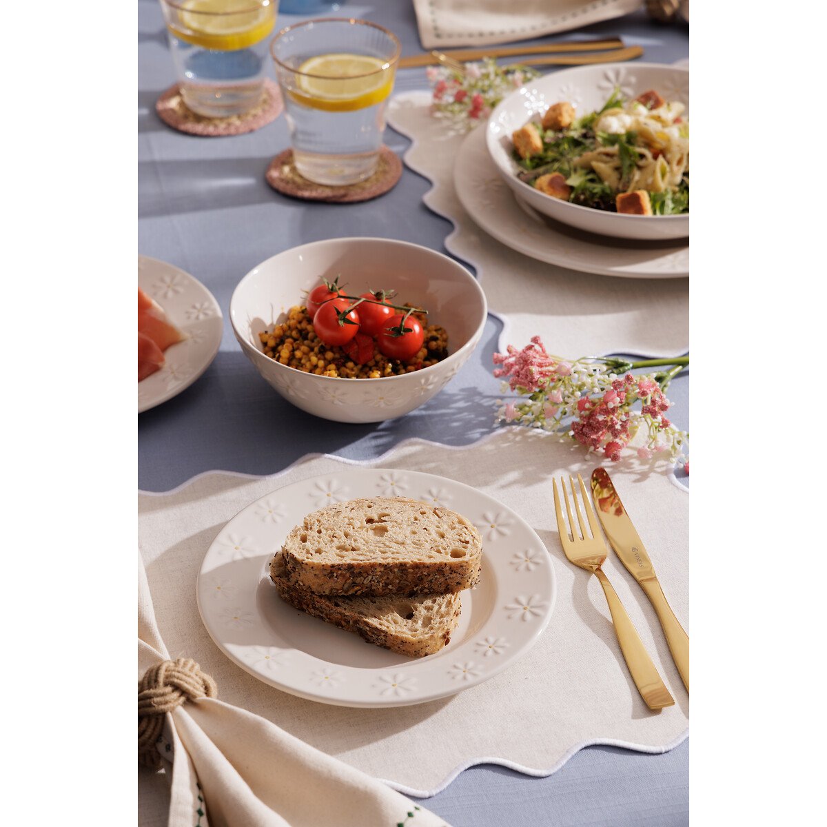 Set of 4 Daisy Side Plates white, PRICE & KENSINGTON