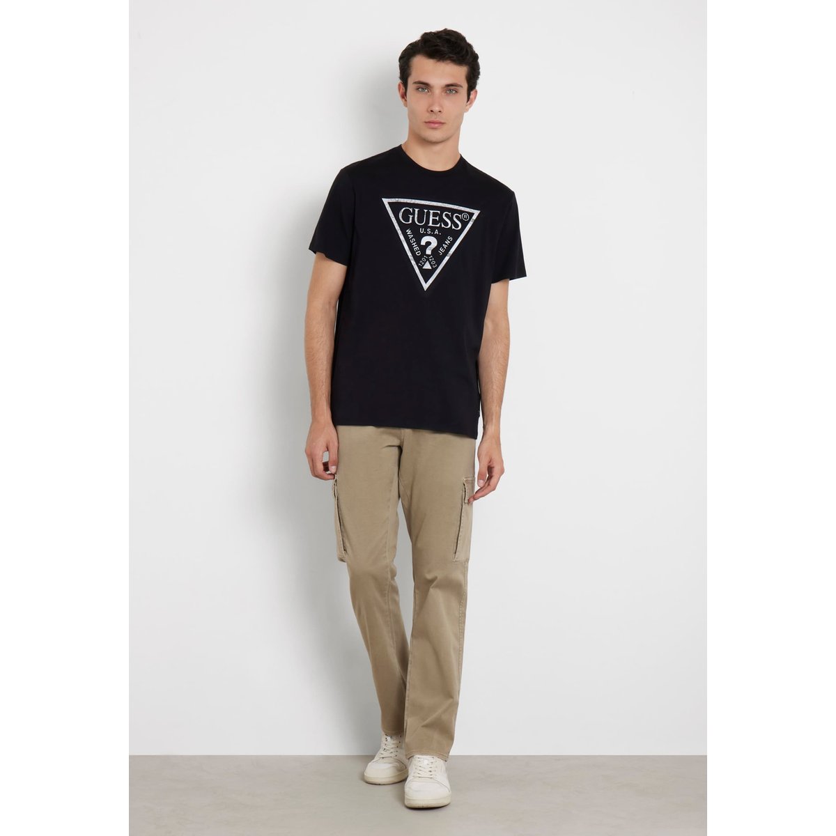 T-Shirt Logo Triangulaire noir, GUESS