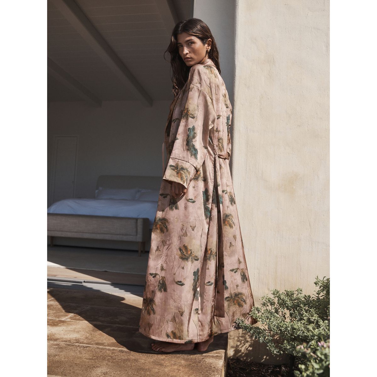 Robe de chambre en satin jacquard floral rose clair, NEXT