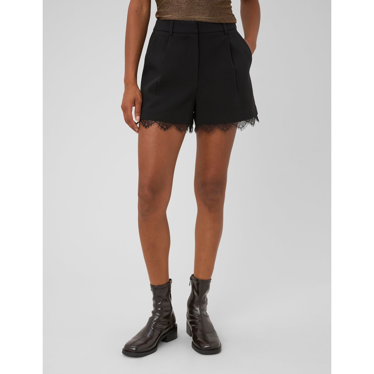 Short court city dentelle noir, BZB
