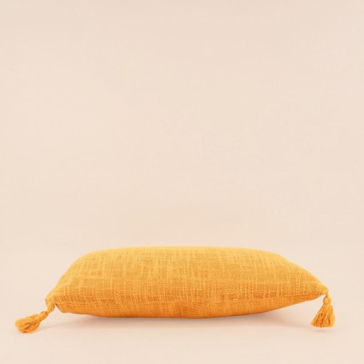 Coussin avec pompons 30x50cm orange, ORNAMI
