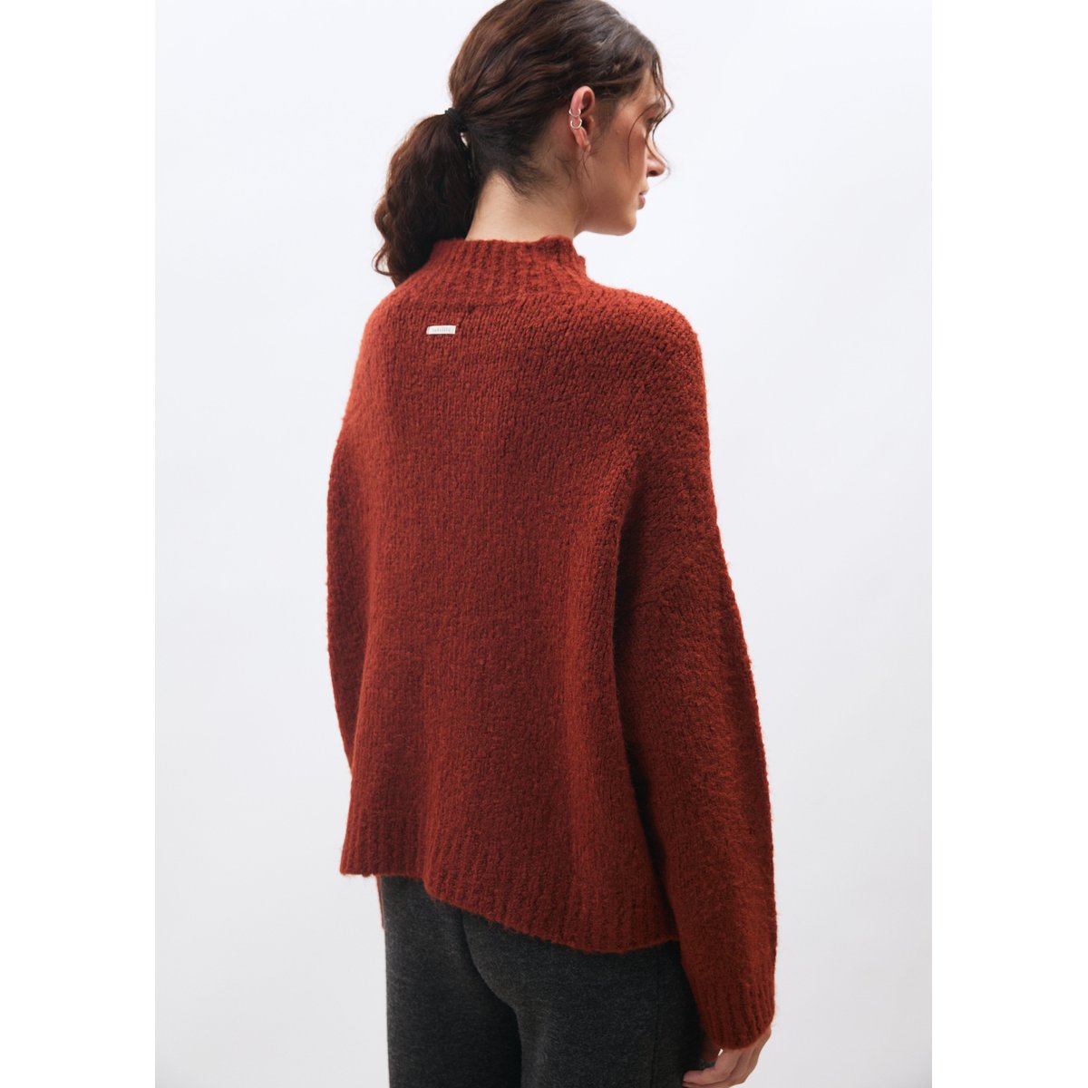 Pull en maille bouclette col montant orange, HUMILITY
