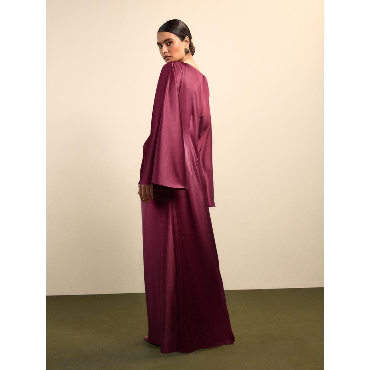 Robe longue en satin à manches longues rouge bordeaux, NEXT