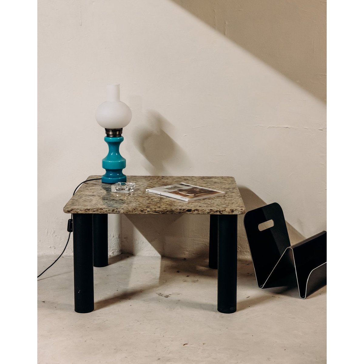 Table basse en granite et métal Marie-Pierre N°95 - Bon état beige, DEBONGOUT
