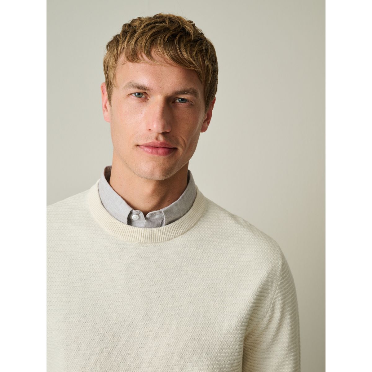 Pull texturé effet chemise avec lin naturel, NEXT