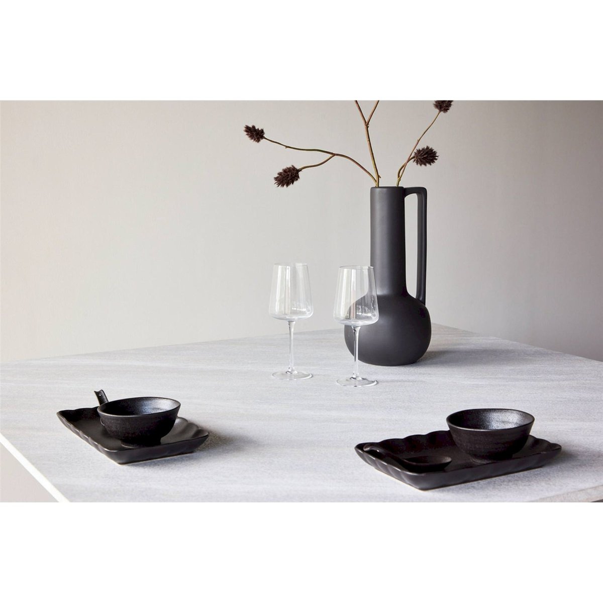 Table à manger carrée effet pierre ELVARRE gris clair effet pierre et noyer, RECOLLECTION