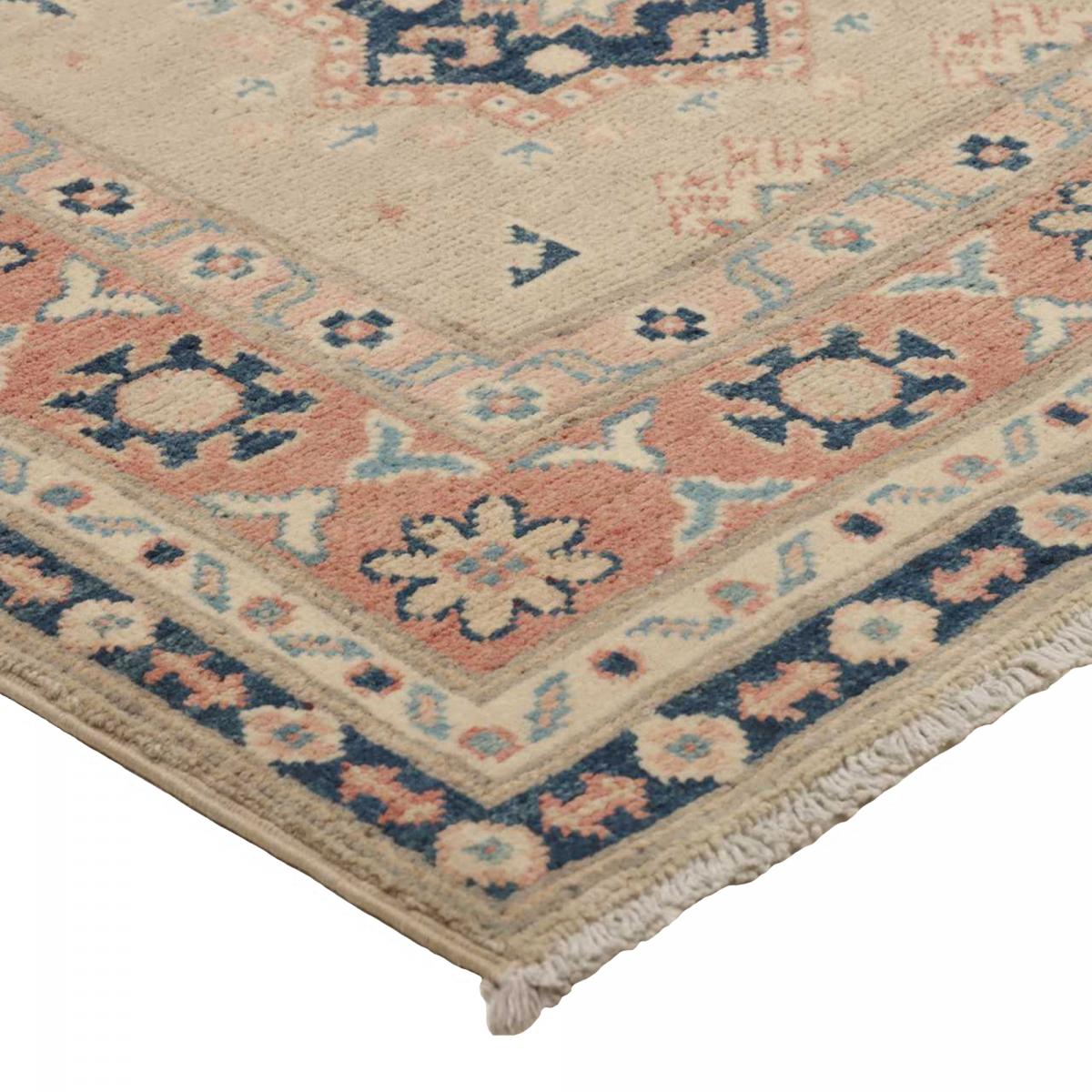 Tapis salon géométrique, noué main en laine, KAZAK CO 58 beige, rose, bleu, UN AMOUR DE TAPIS
