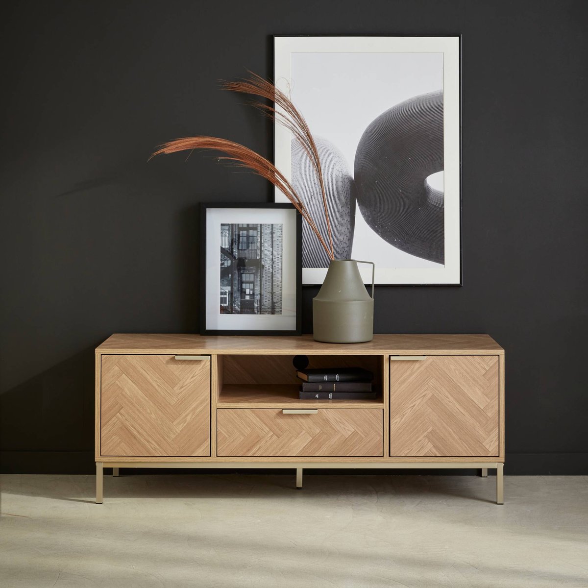 Meuble TV décor chevrons effet bois 2 portes 1 tiroir 120cm BUDAPEST naturel, SWEEEK