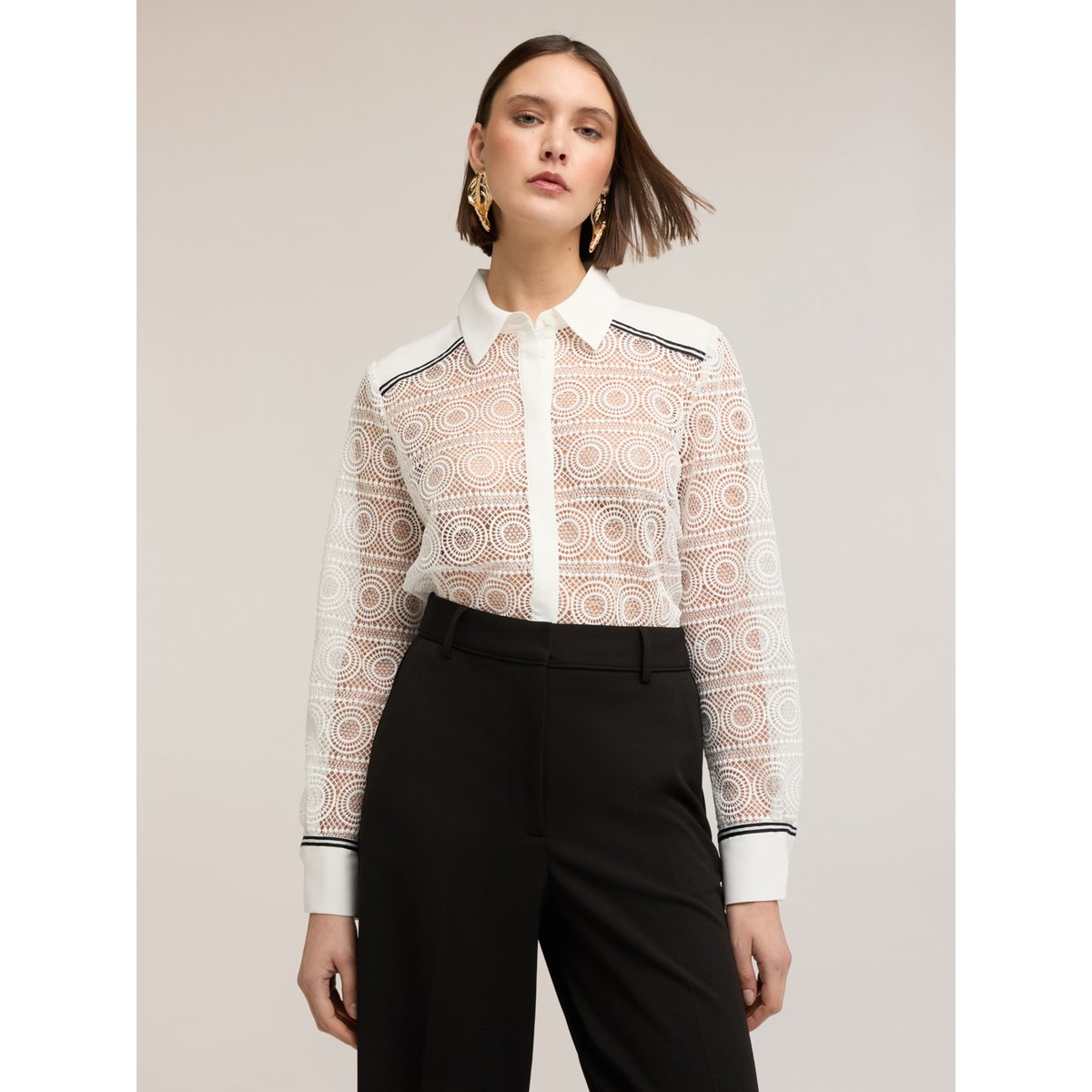 Chemise en dentelle macramé avec bandes contrastées blanc, MOTIVI