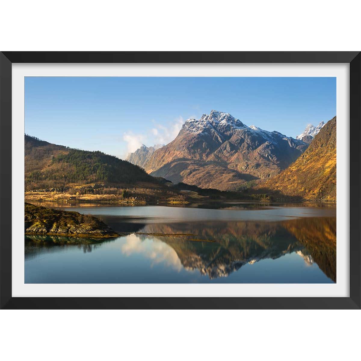 Affiche montagne et lac, l île lofoten affiche + cadre en bois - noir, HEXOA