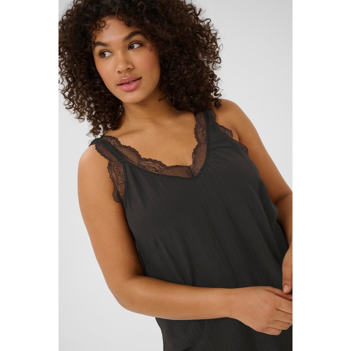 Sleeveless blouse noir black, KAFFE CURVE