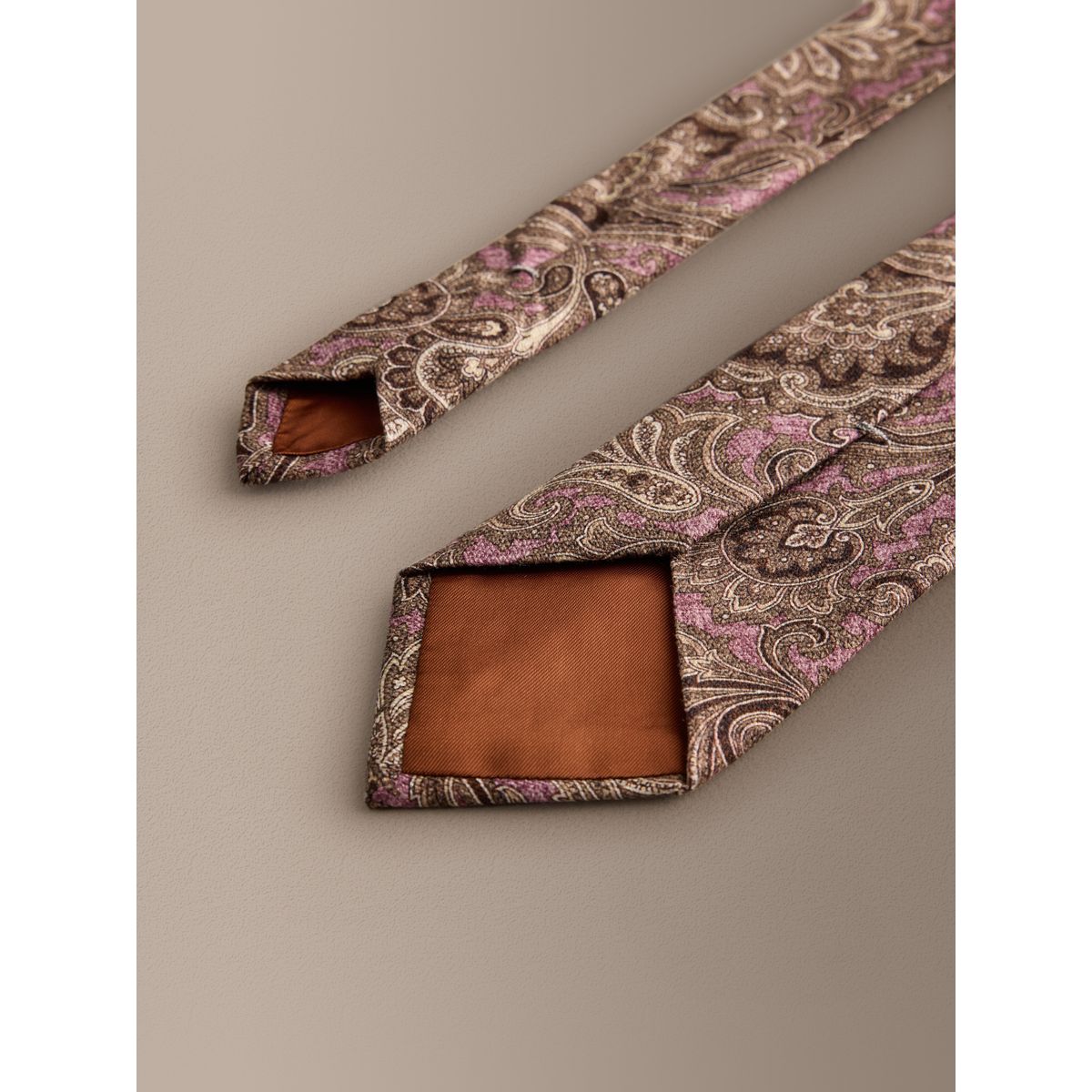 Cravate en soie italienne à motif cachemire signature rose, NEXT