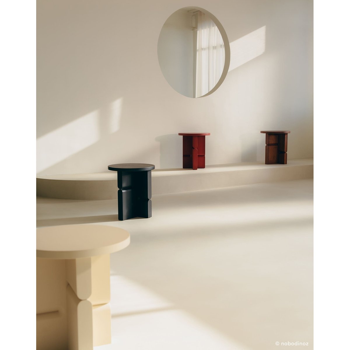 Tabouret et table d'appoint en bois peint noon noir, NOBODINOZ