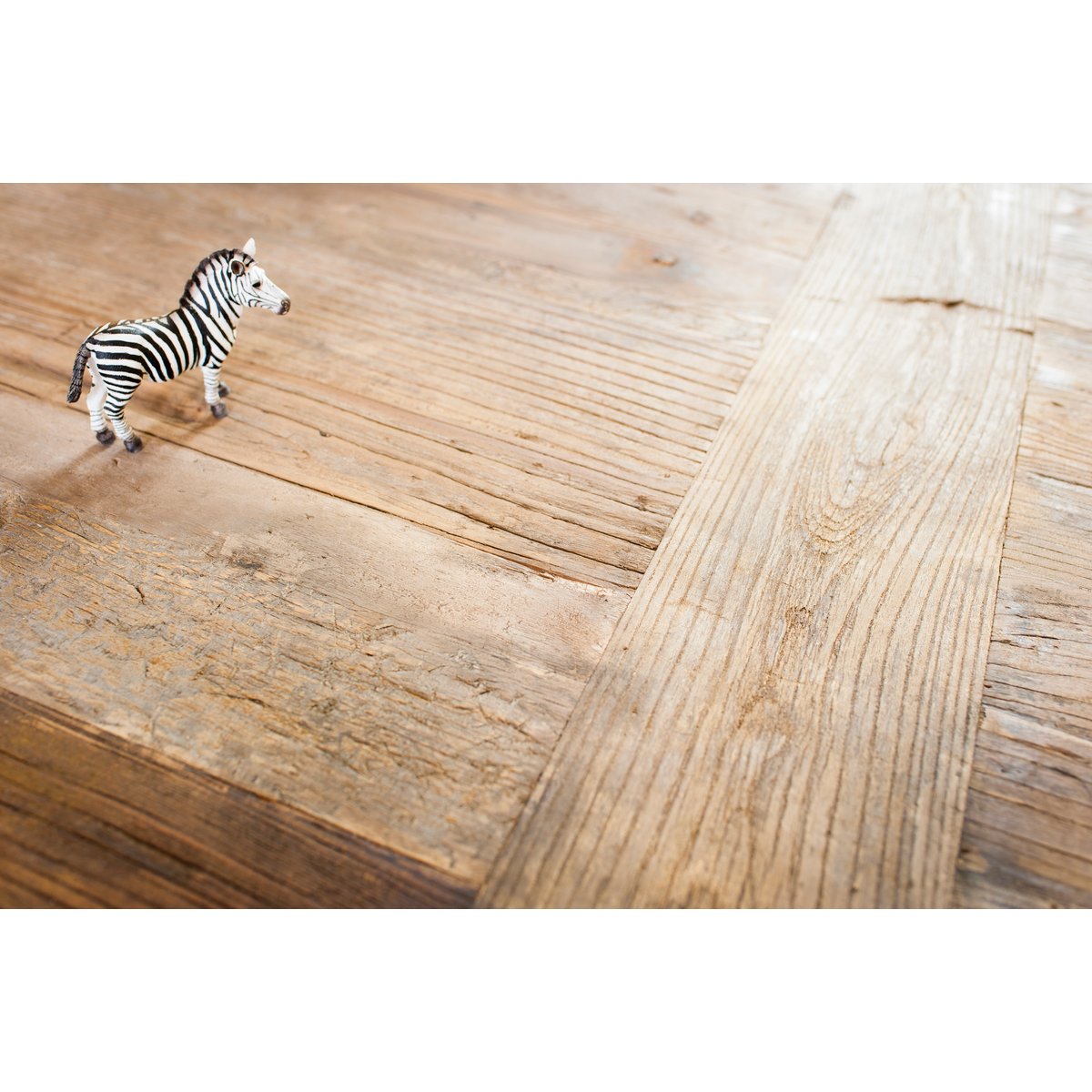 Table de tapissier en fer et orme WINDSOR bois foncé, CHEHOMA