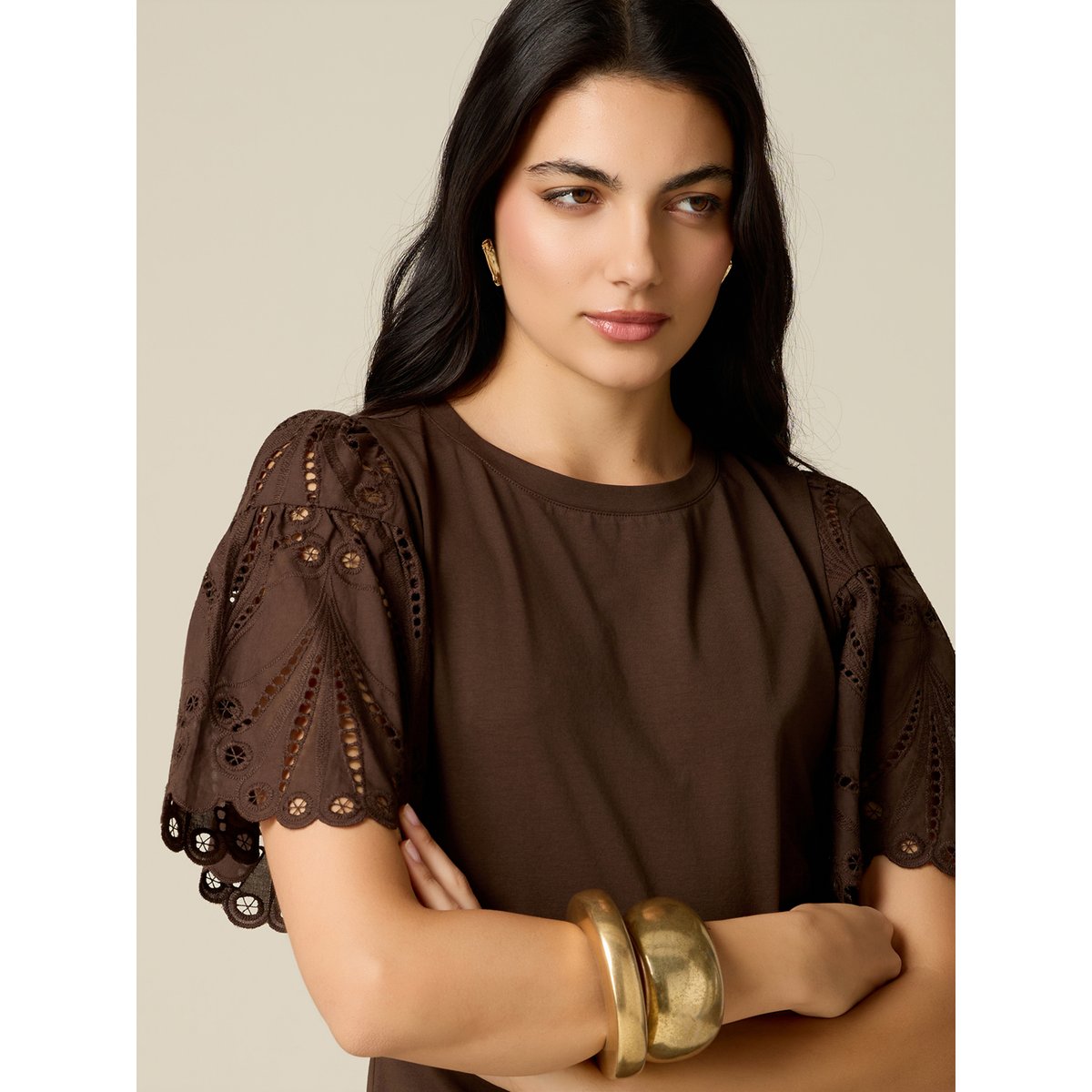 T-shirt avec manches en broderie anglaise marron, OLTRE