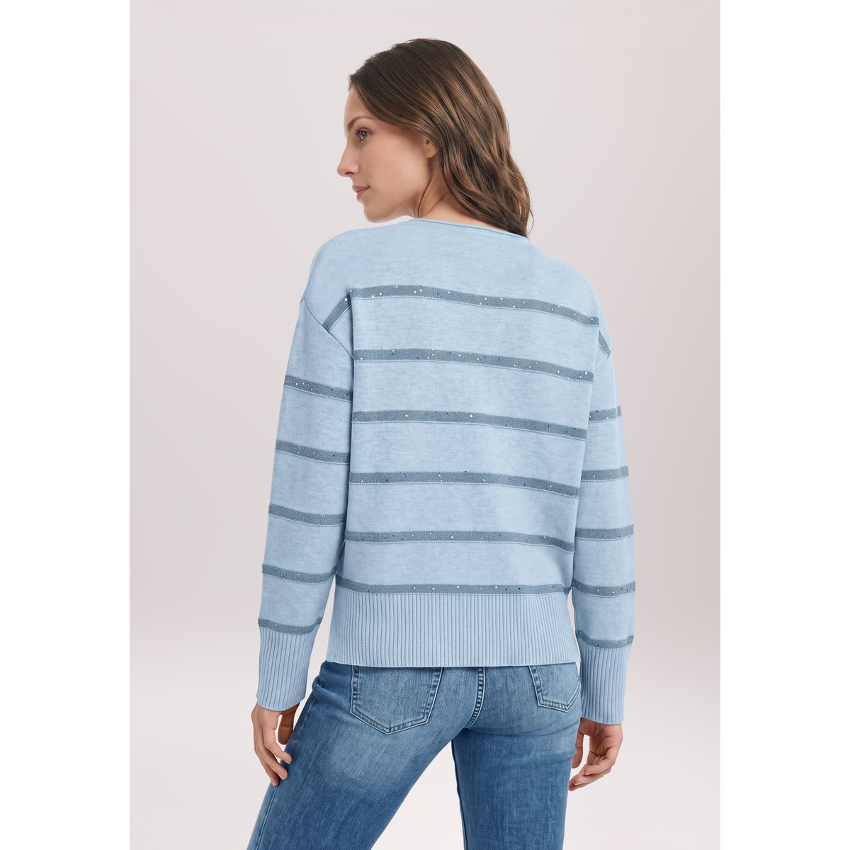 Pull-over en maille à paillettes patch light blue/blue, BETTY BARCLAY