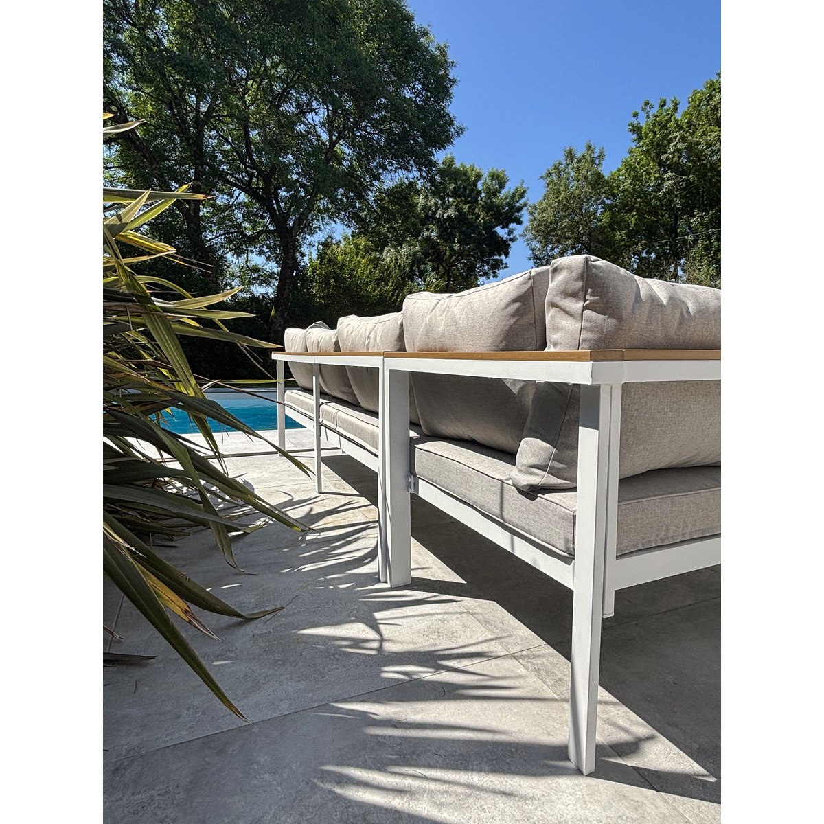 Ensemble repas de jardin 9 places MAJARI blanc, REMARQUABLE