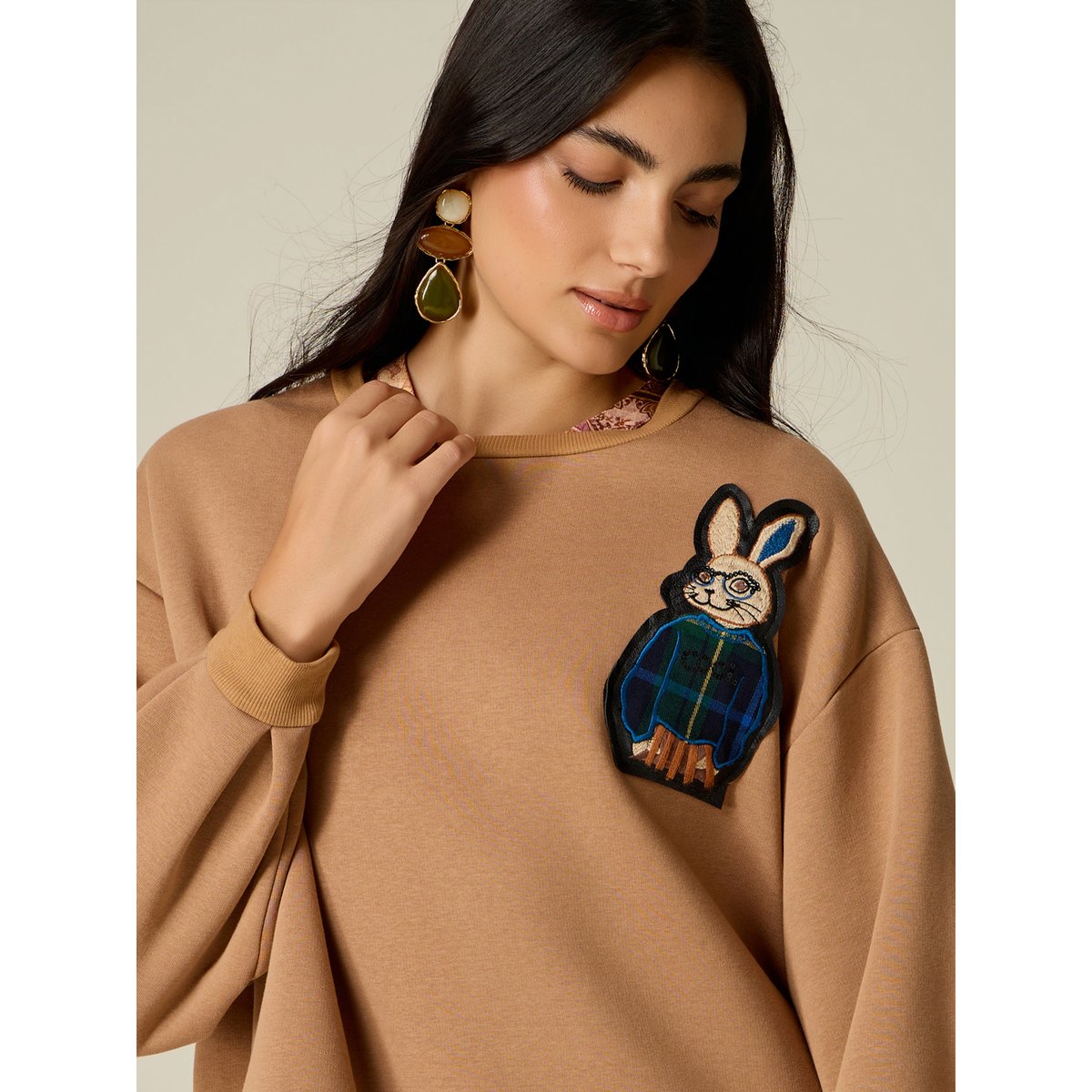Sweat-shirt ras du cou avec patch beige, OLTRE