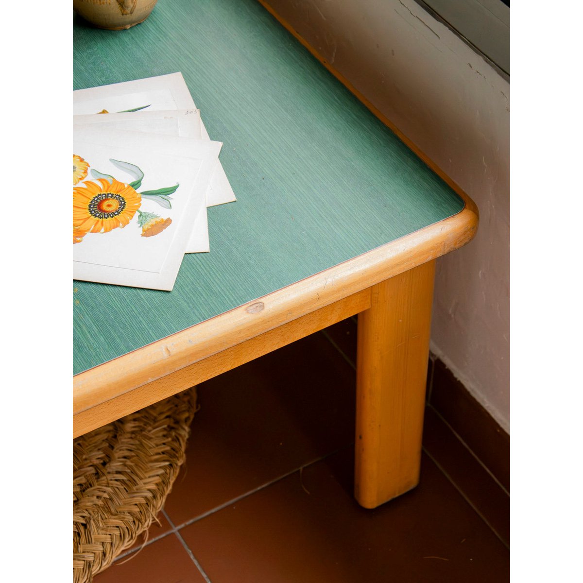 Table basse au plateau vert forêt Donna N°1606 - Bon état vert, DEBONGOUT