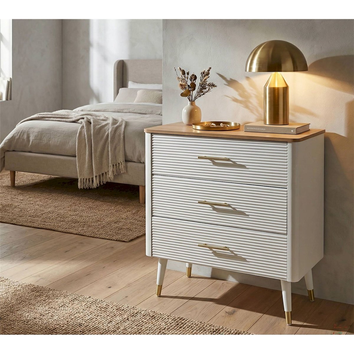Commode frêne et pin 3 tiroirs poignées laiton blanc et brun avec détails dorés, RECOLLECTION