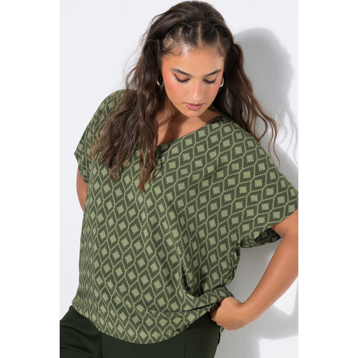 Blouse oversize, motif losanges olive foncé, STUDIO UNTOLD