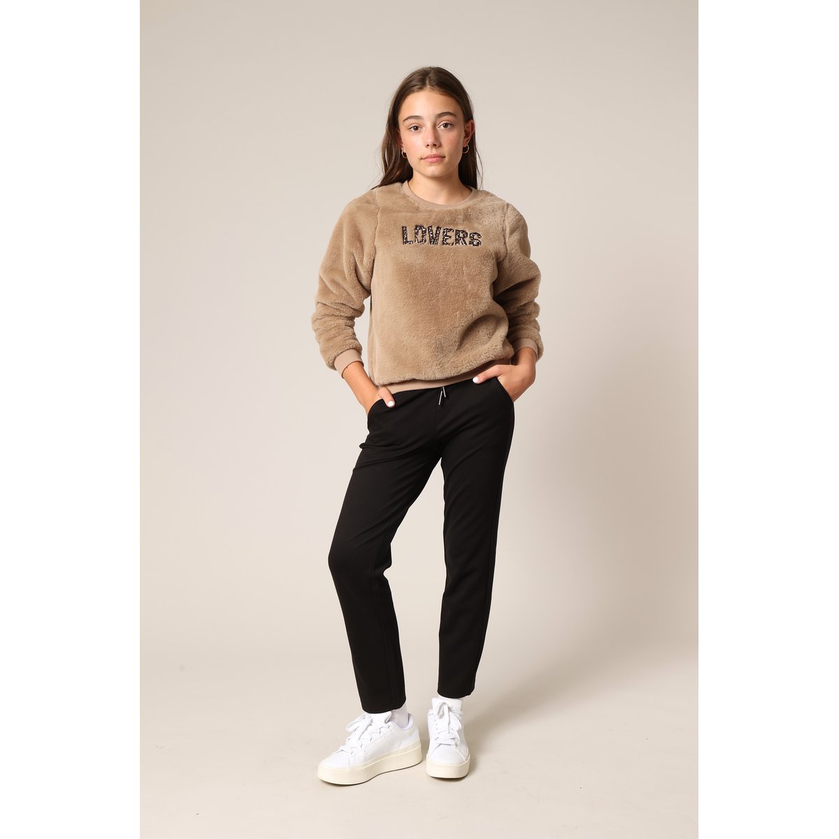 Sweat-shirt fille avec inscription lovers en relief & imprimé léopard
KYLERA beige, DEELUXE