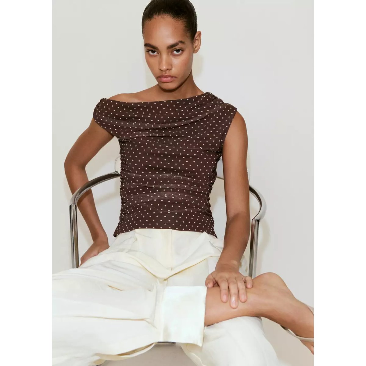 Top asymétrique à pois marron, MANGO
