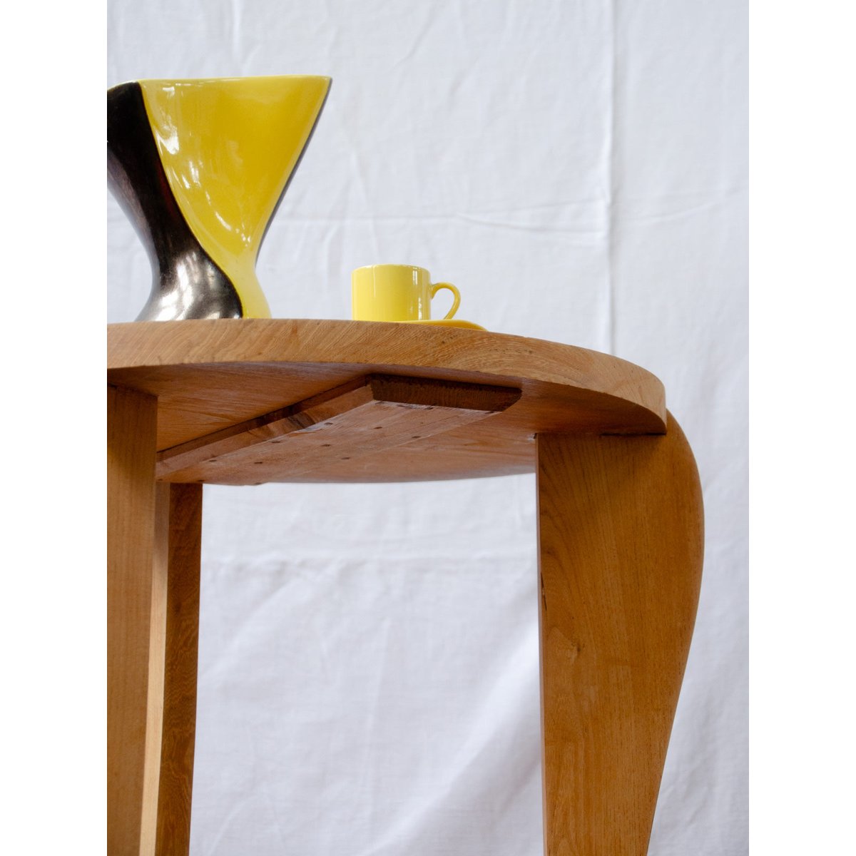 Table d'appoint en bois clair Hanna N°1620 - Bon état bois clair, DEBONGOUT