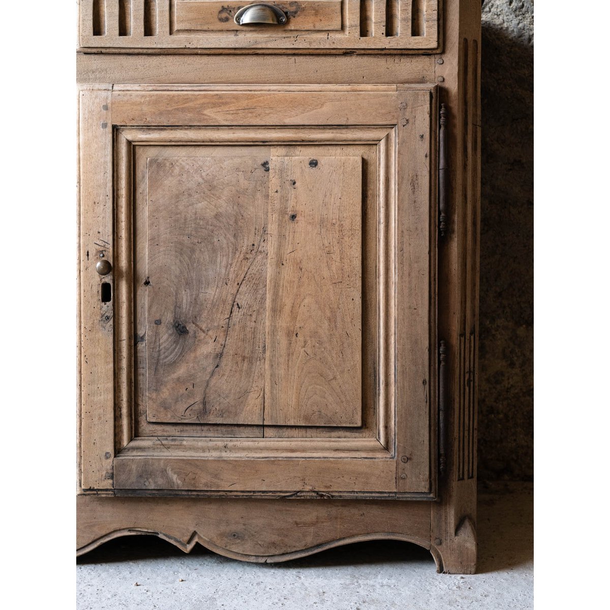 Buffet ancien en chêne massif Gilbert N°1872 - Bon état bois clair, DEBONGOUT