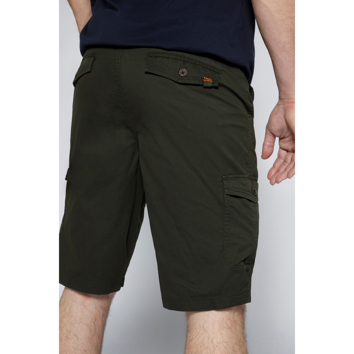 Bermuda cargo, 6 poches olive foncé, STHUGE
