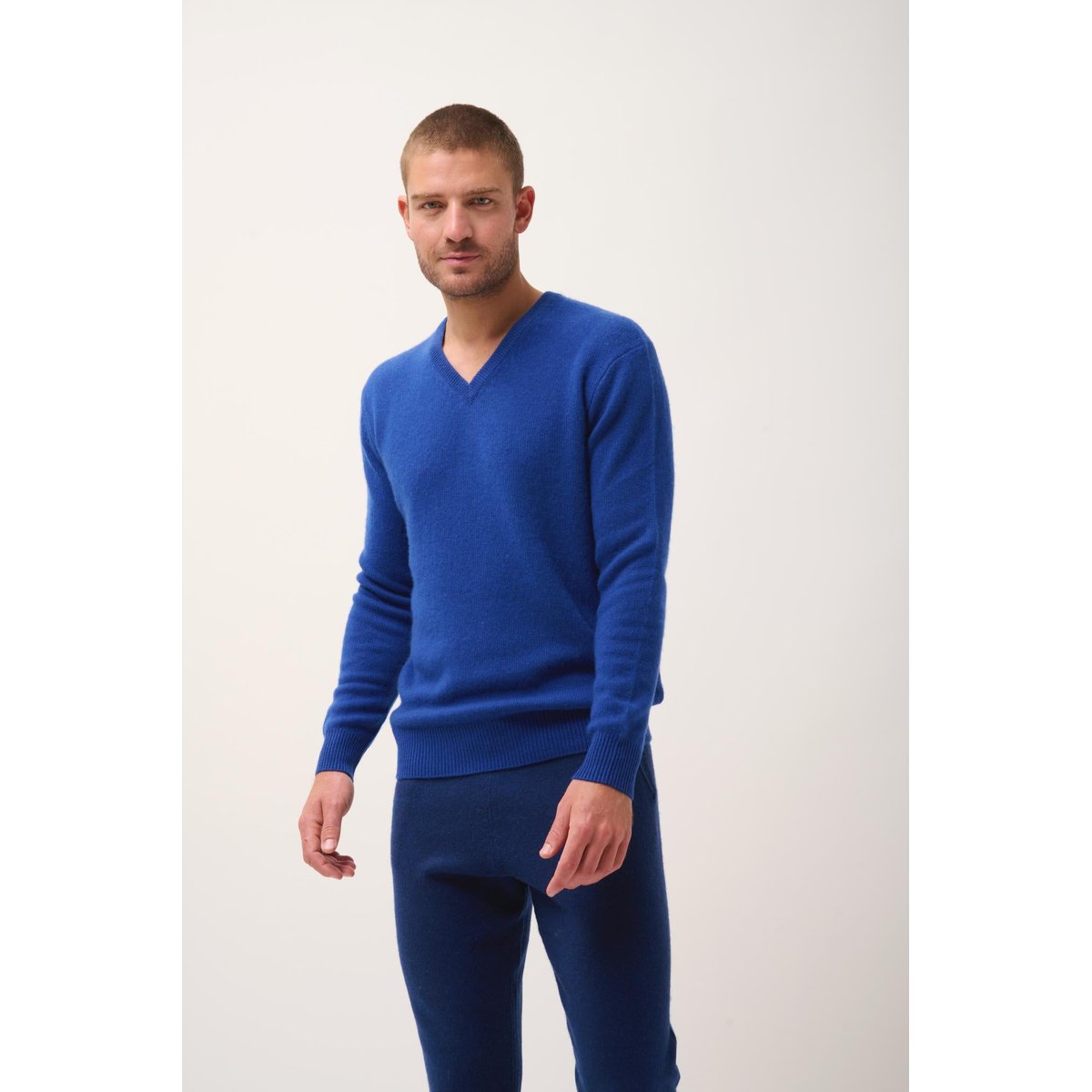 Pull Col V 4 Fils Outremer Nathan bleu foncé, JUST CASHMERE