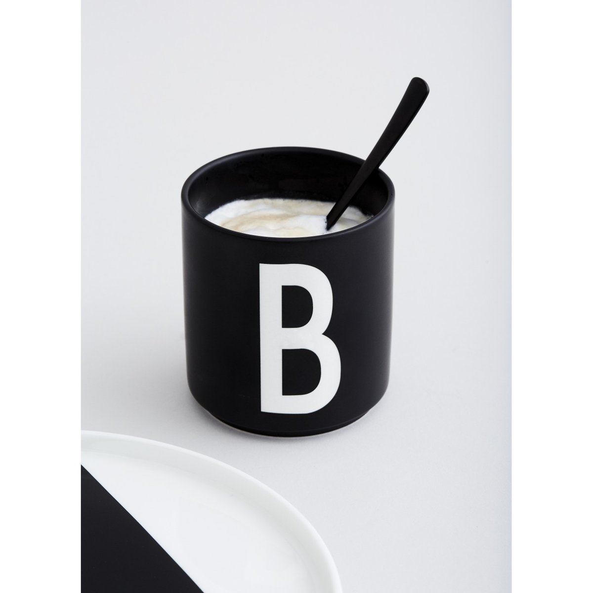 Mug en Porcelaine Noir Personal A-Z i lettre blanche, DESIGN LETTERS