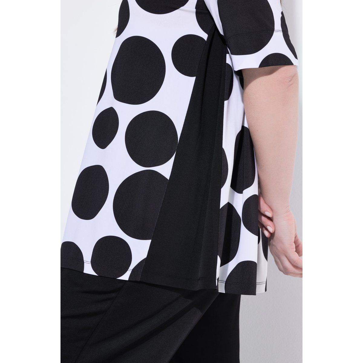 T-shirt au tombé fluide, motif à pois blanc neige, ULLA POPKEN