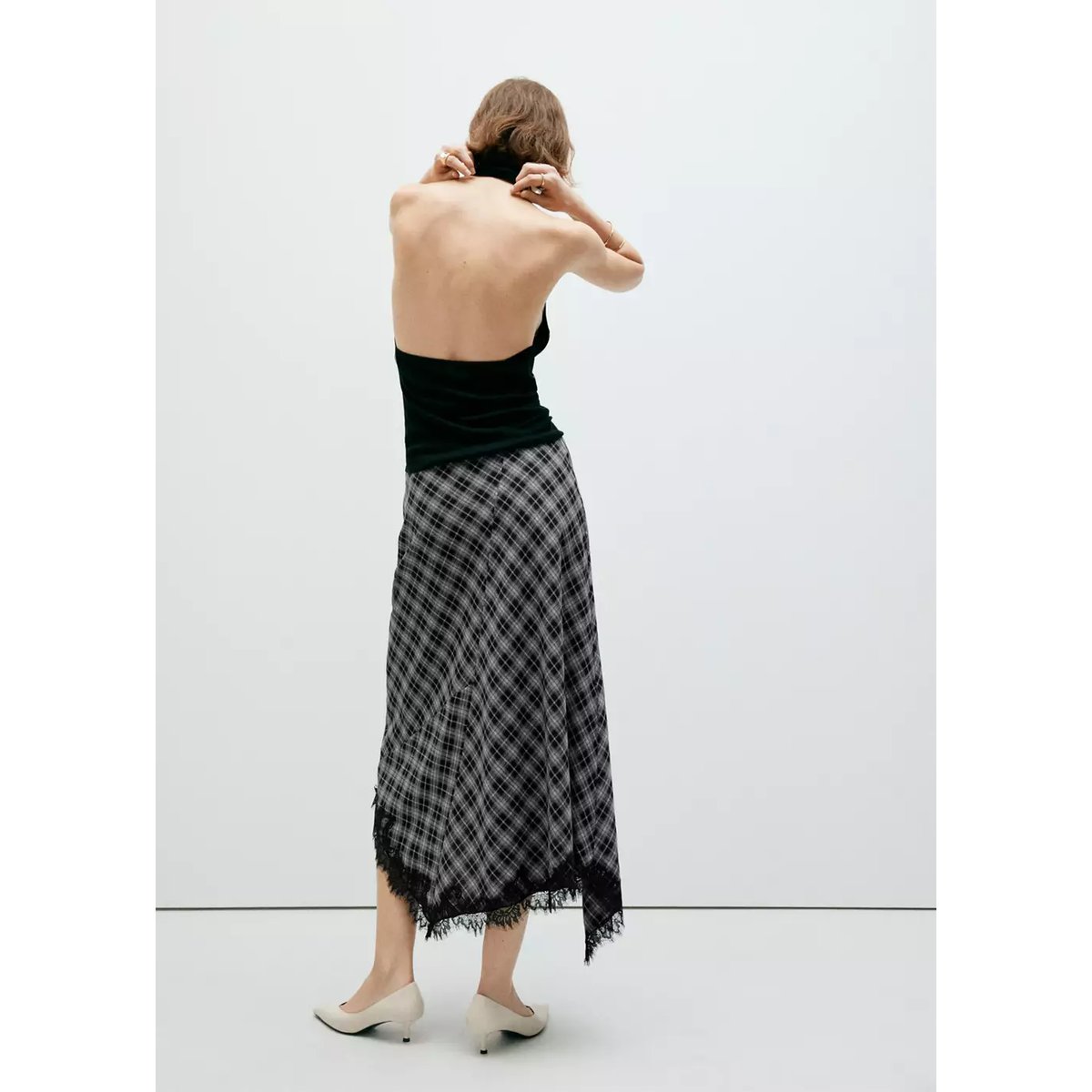 Jupe midi fluide à carreaux noir, MANGO