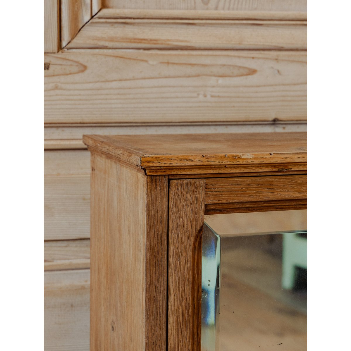 Petite vitrine en bois et verre biseauté Victoria N°1254 - Bon état bois foncé, DEBONGOUT