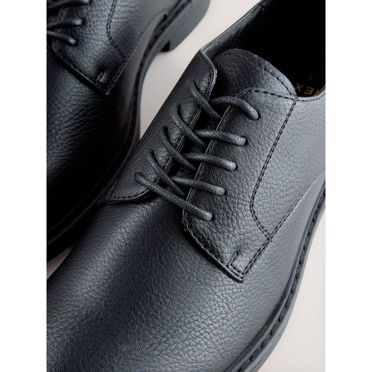 Derbys noir, NEXT