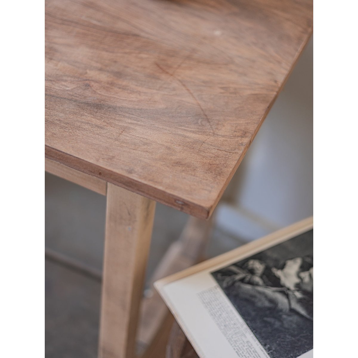 Table d'appoint Francine N°1564 - Bon état bois clair, DEBONGOUT
