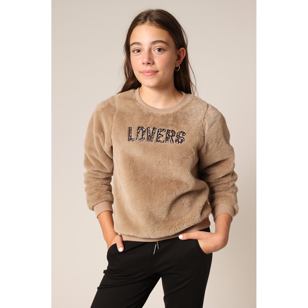 Sweat-shirt fille avec inscription lovers en relief & imprimé léopard
KYLERA beige, DEELUXE
