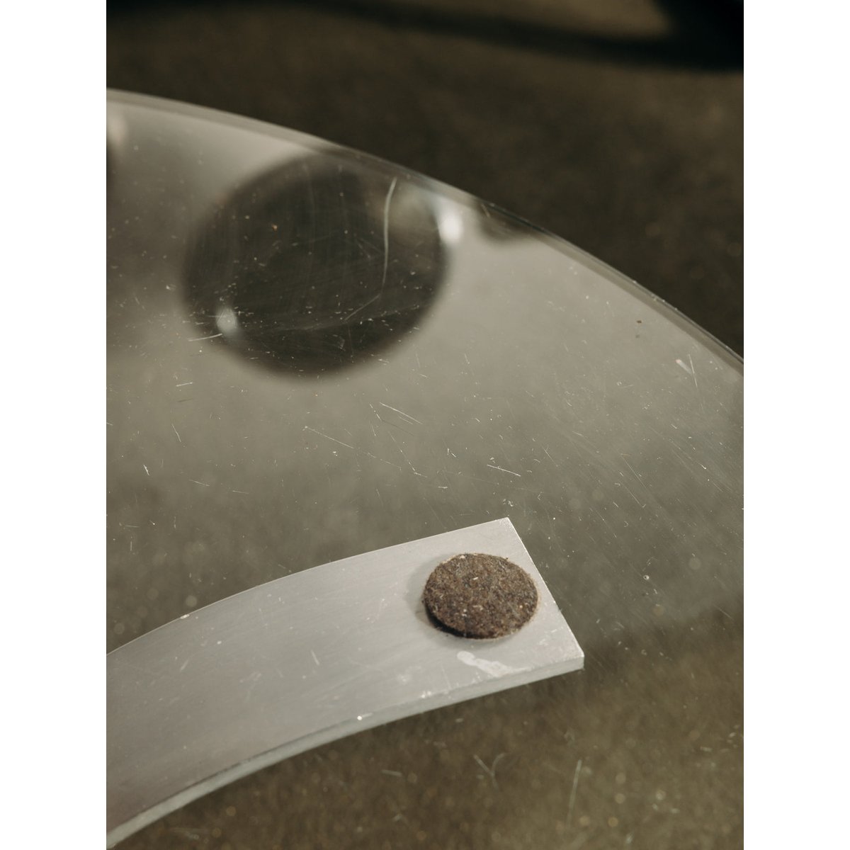 Table basse ronde en verre Donna N°504 - Bon état métal, DEBONGOUT