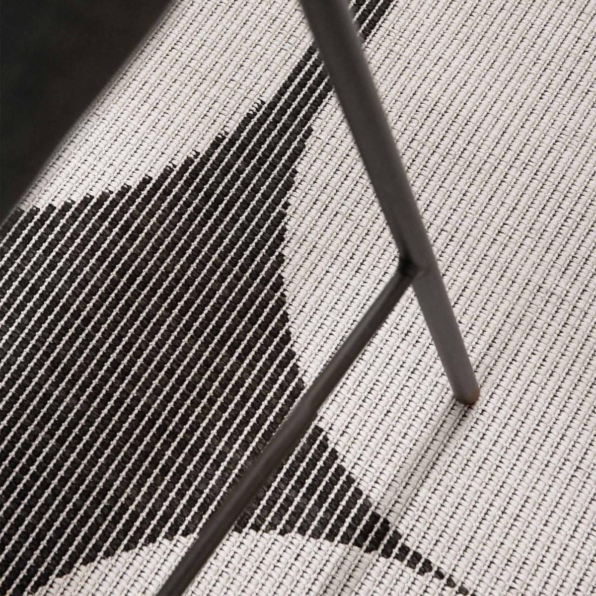 Tapis exterieur kilim géométrique, SVENTI, design authentique blanc, noir, UN AMOUR DE TAPIS