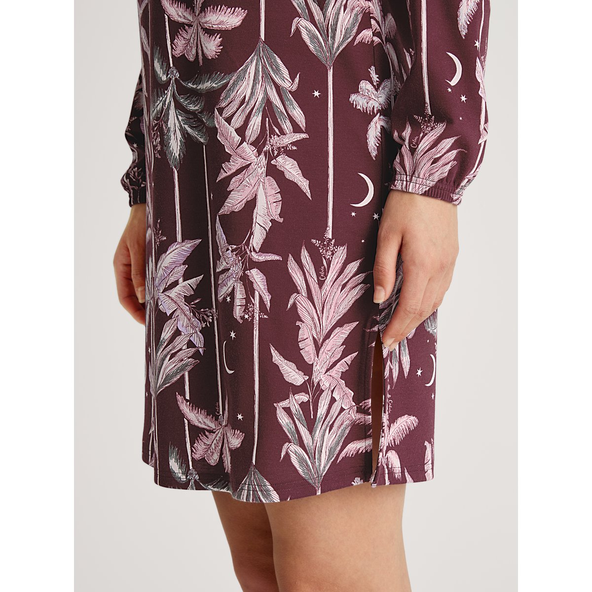 Chemise de nuit à manches longues, longueur 95 cm manches longues Coton FAVOURITES GROUND port royal red, CALIDA