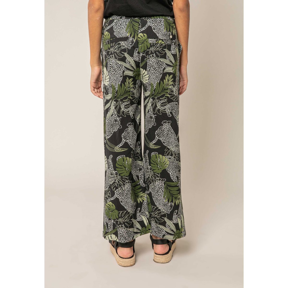 Pantalon large fille imprimé jungle LEOVA black, DEELUXE