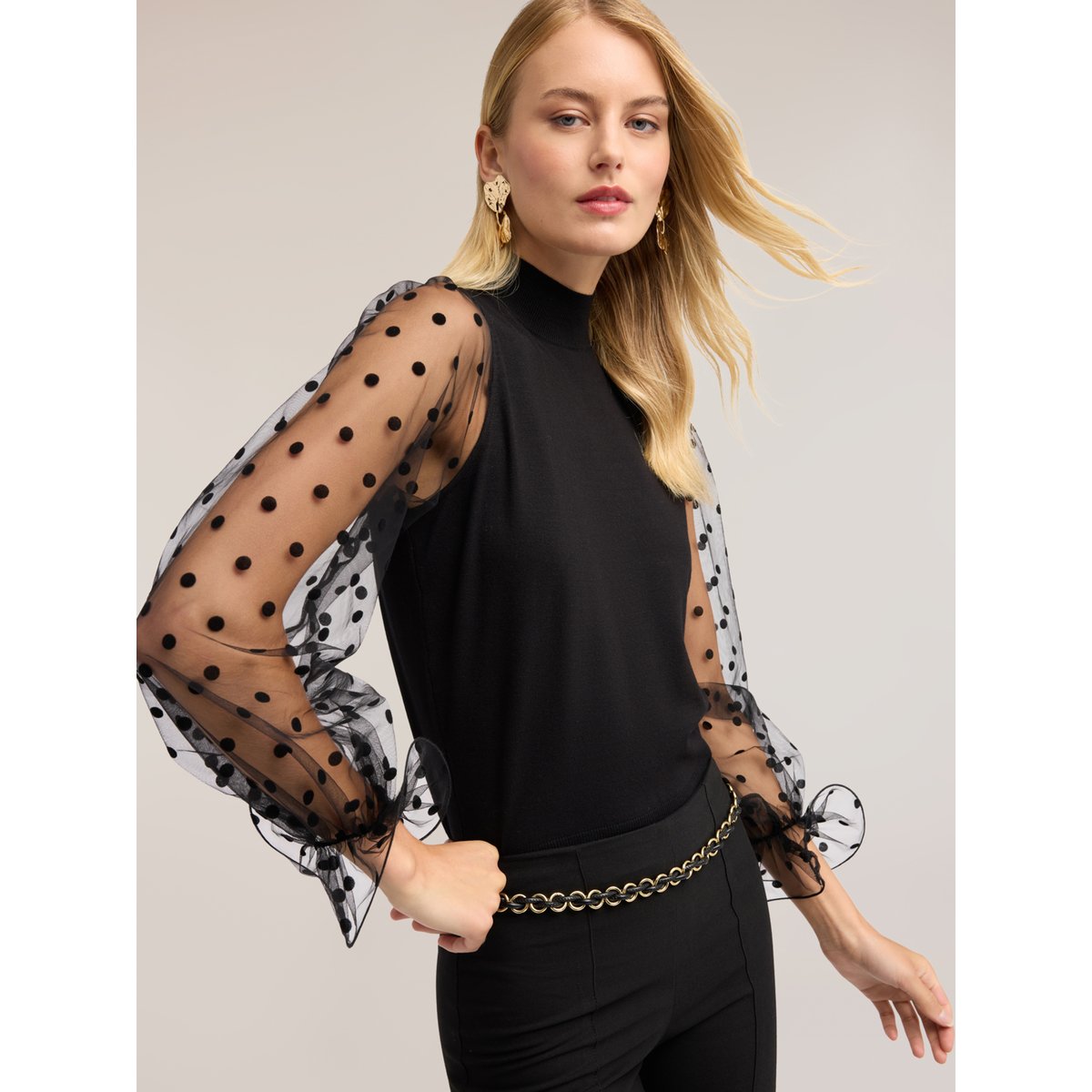Col roulé avec manches en tulle noir, MOTIVI