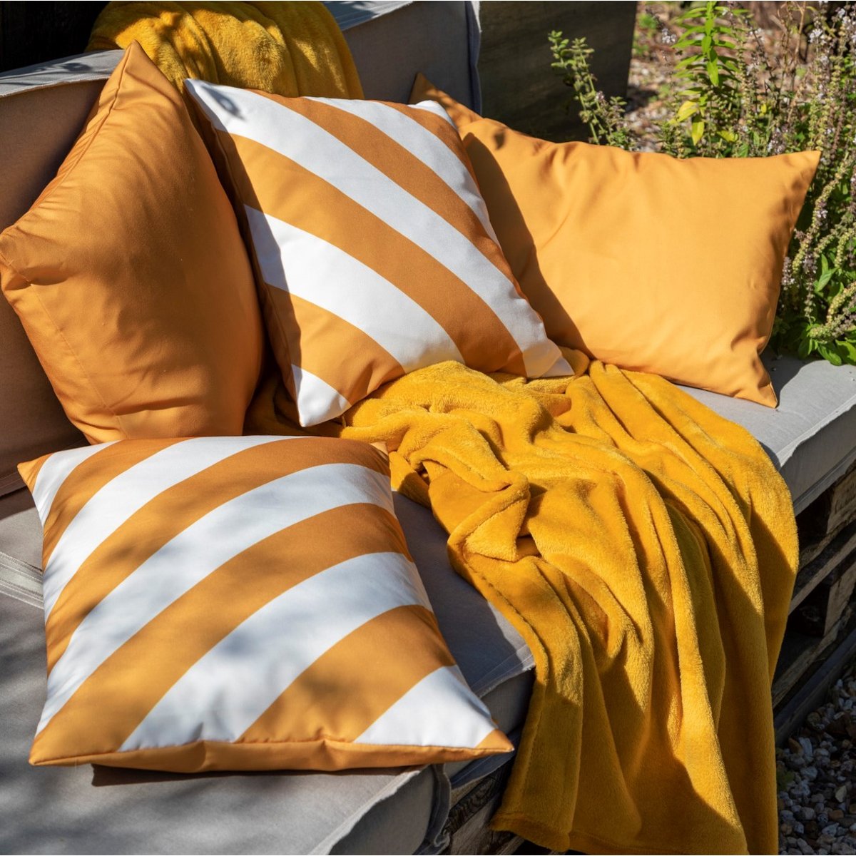 Coussin extérieur Santorini jaune, DUTCH DECOR
