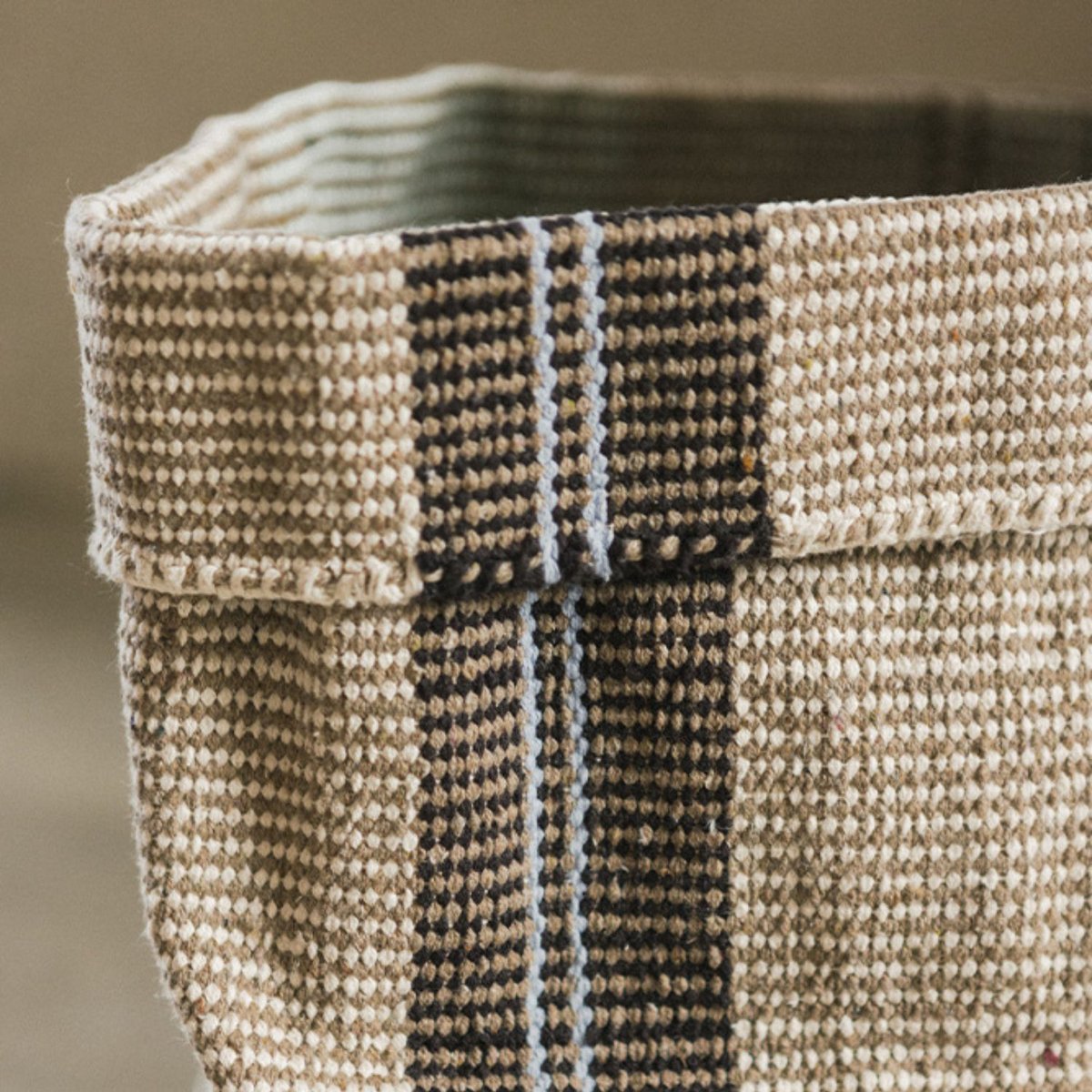 Tule de panier tissé à la main CASA OAXACA rugcycled, naturel, aqua, anil, café, LORENA CANALS