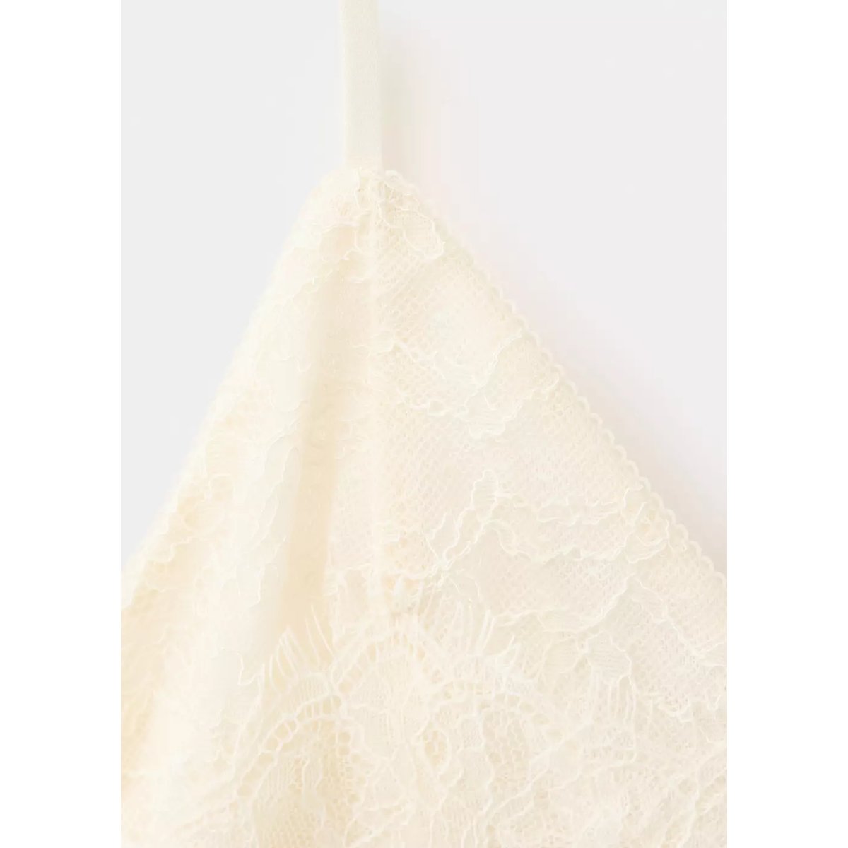 Top drapé à dentelle écru, MANGO